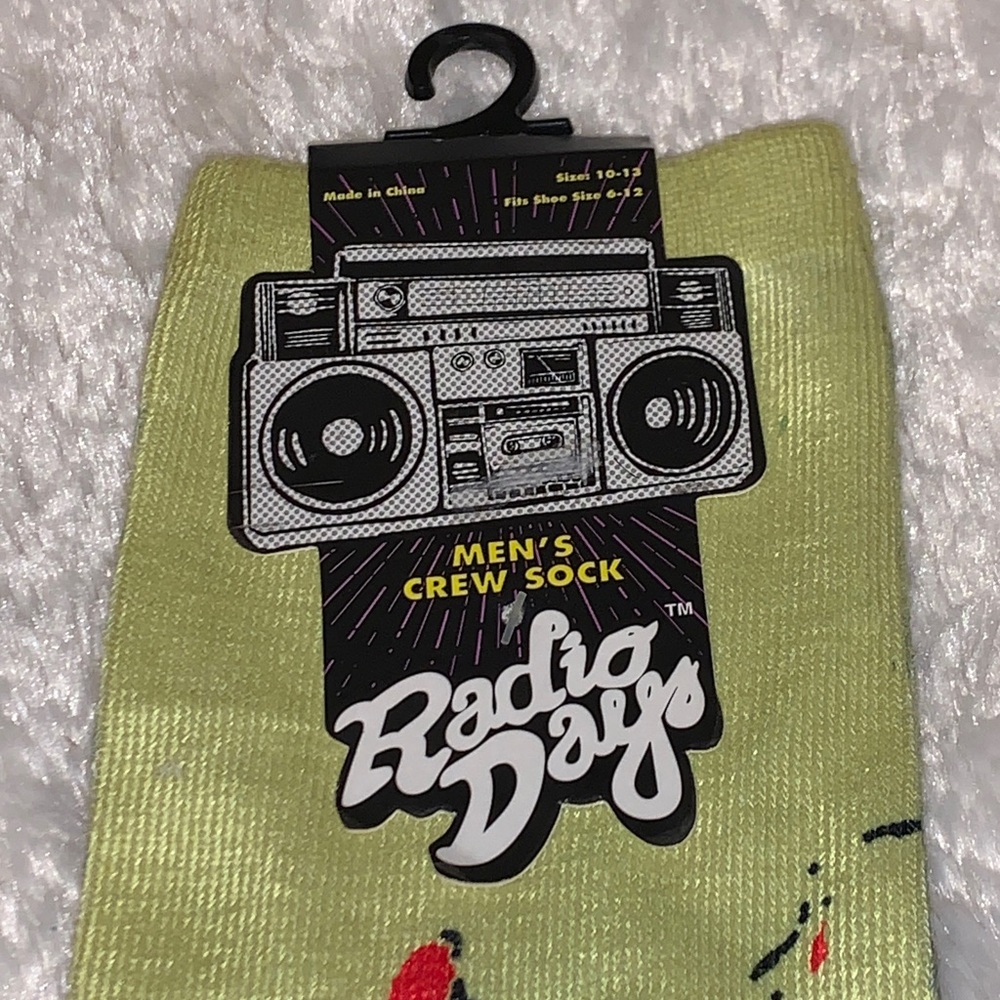 🎁NWT Mens Radio Days Lime The Beatles band Crew socks- Size:10-13 Fits Size 6-12 - Picture 3 of 9
